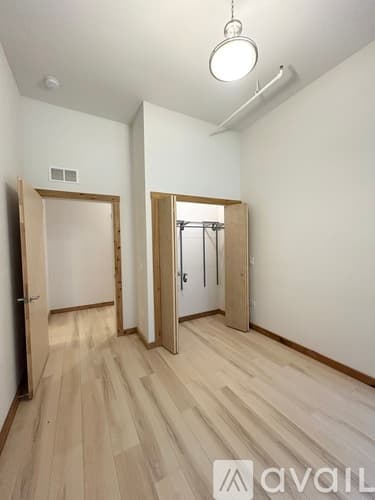 Chicago Apartment: 4611 S Ellis Ave