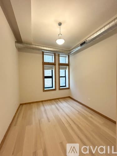 Chicago Apartment: 4611 S Ellis Ave