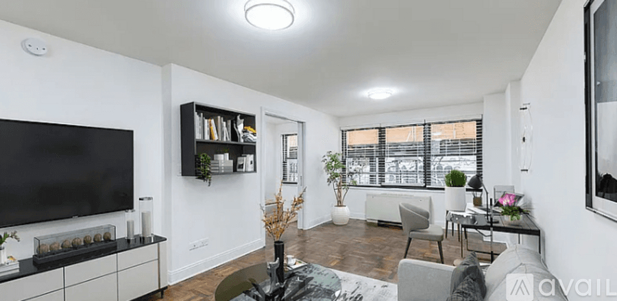 New York Apartment: 92 5th Ave