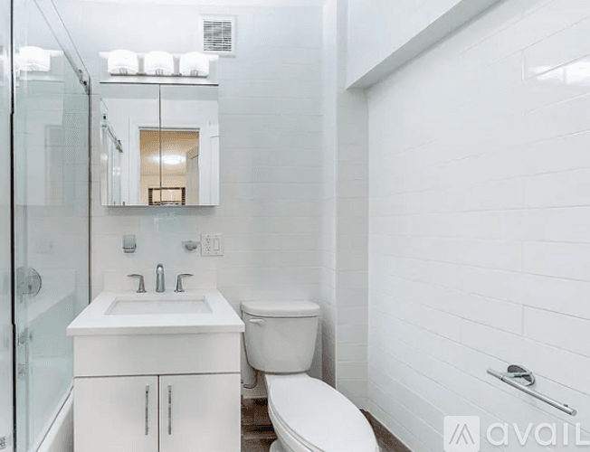 New York Apartment: 92 5th Ave