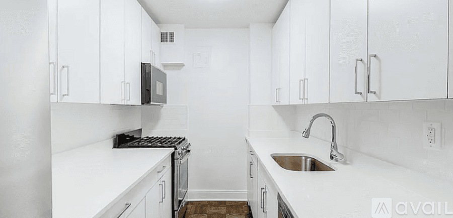 New York Apartment: 92 5th Ave