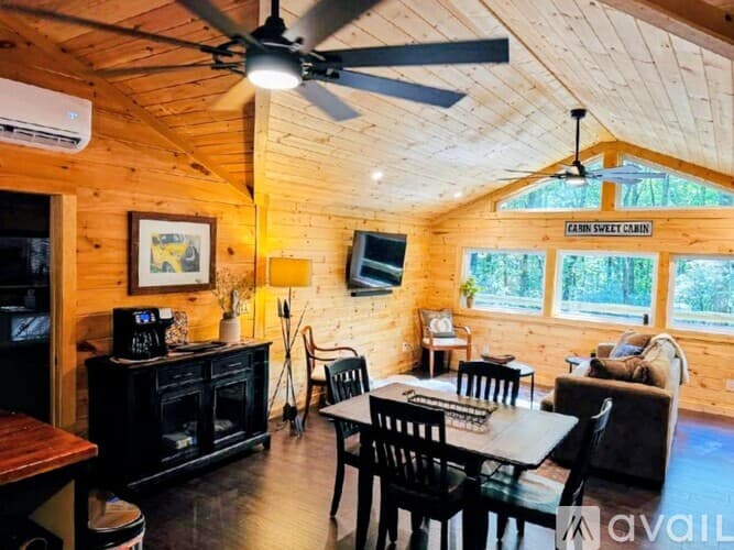 Clarkesville House: 3103 GA 197