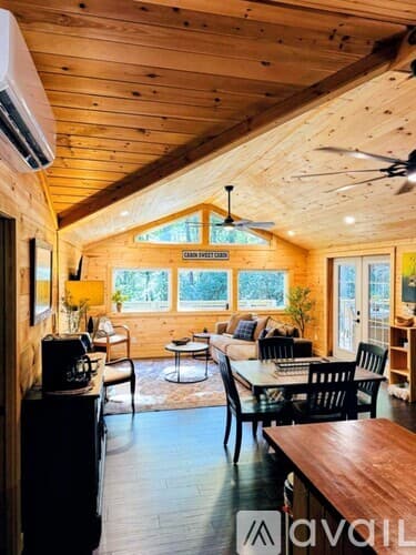 Clarkesville House: 3103 GA 197