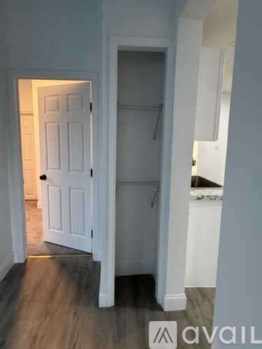 Warrenton House: 216 E Walton St