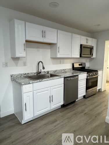 Warrenton House: 216 E Walton St