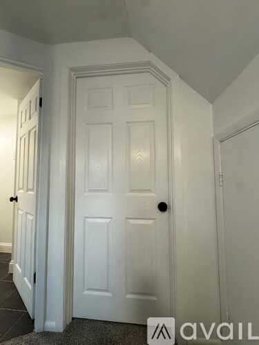 Warrenton House: 216 E Walton St