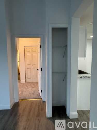Warrenton House: 216 E Walton St