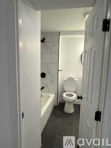 Warrenton House: 216 E Walton St