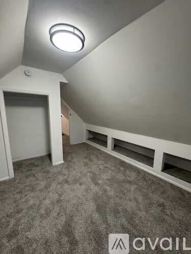 Warrenton House: 216 E Walton St