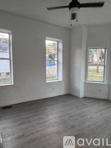 Warrenton House: 216 E Walton St
