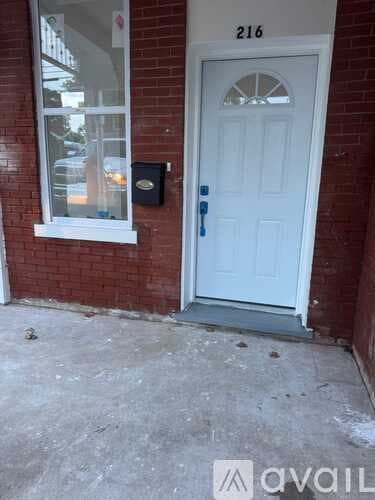 Warrenton House: 216 E Walton St