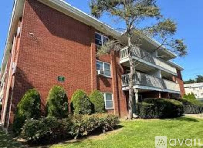 WEST HARTFORD Condo: 100 OAKWOOD AVE