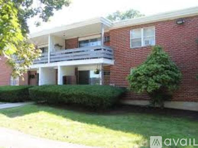 WEST HARTFORD Condo: 100 OAKWOOD AVE