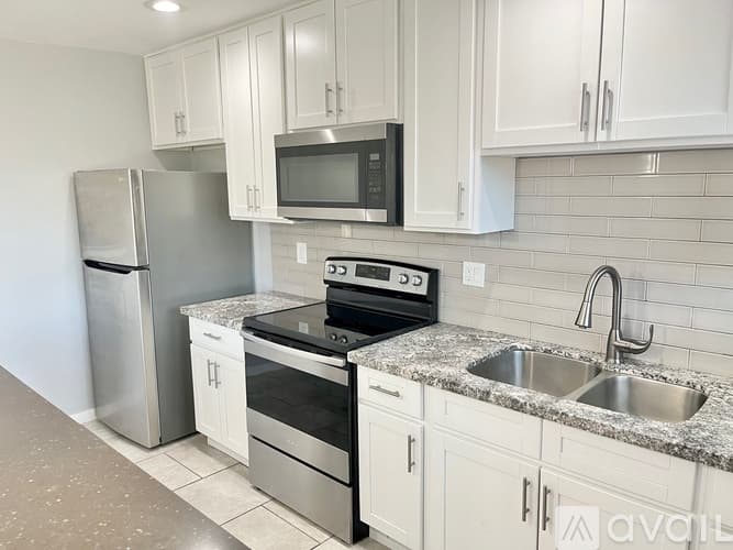 Phoenix Apartment: 3208 N 37th St