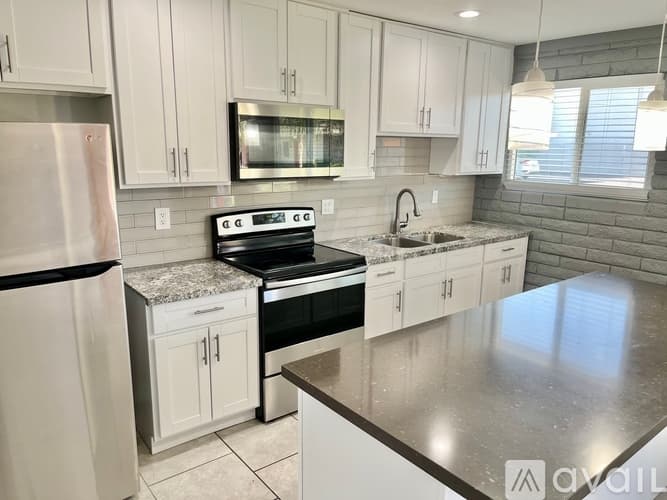 Phoenix Apartment: 3208 N 37th St