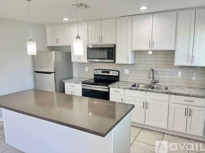 Phoenix Apartment: 3208 N 37th St