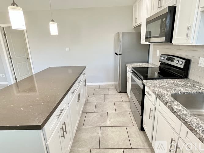 Phoenix Apartment: 3208 N 37th St