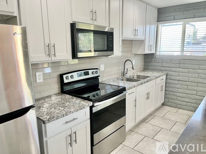 Phoenix Apartment: 3208 N 37th St