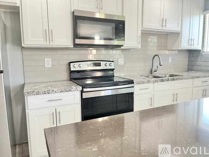 Phoenix Apartment: 3208 N 37th St