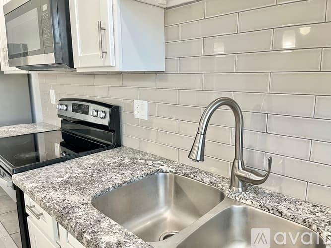 Phoenix Apartment: 3208 N 37th St