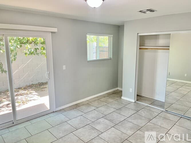 Phoenix Apartment: 3208 N 37th St