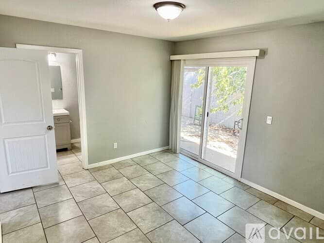 Phoenix Apartment: 3208 N 37th St