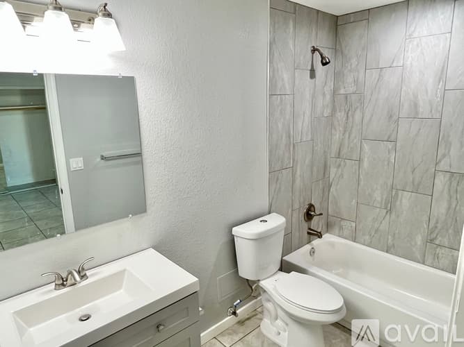 Phoenix Apartment: 3208 N 37th St