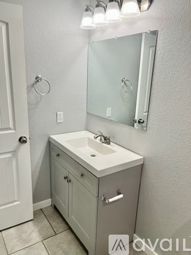 Phoenix Apartment: 3208 N 37th St