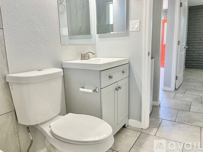 Phoenix Apartment: 3208 N 37th St