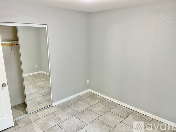 Phoenix Apartment: 3208 N 37th St