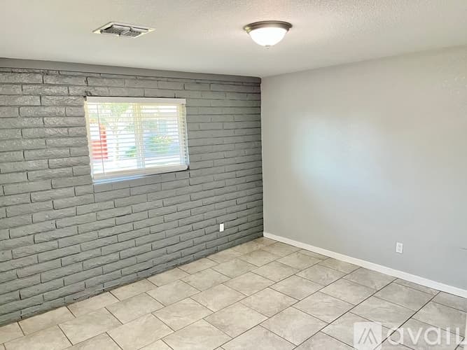 Phoenix Apartment: 3208 N 37th St