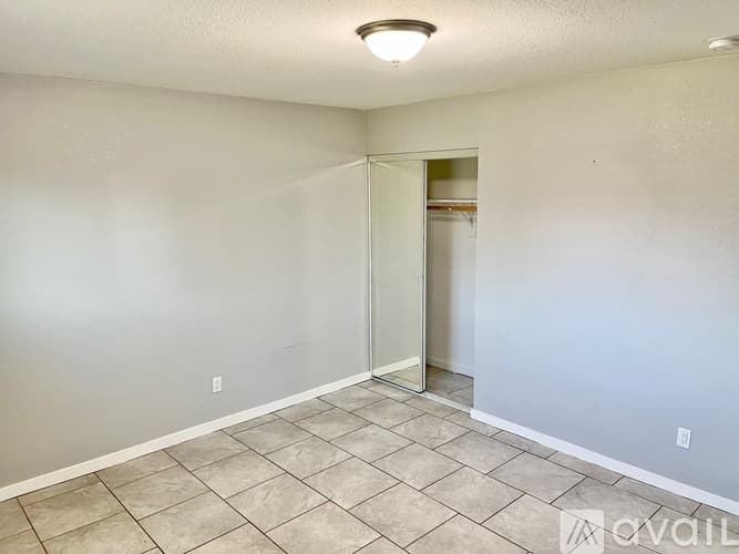 Phoenix Apartment: 3208 N 37th St