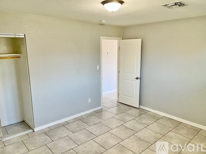 Phoenix Apartment: 3208 N 37th St