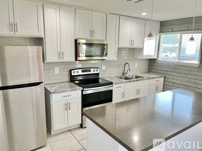 Phoenix Apartment: 3208 N 37th St