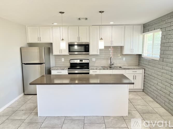 Phoenix Apartment: 3208 N 37th St