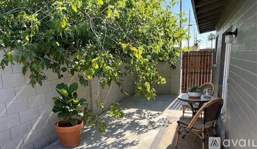 Phoenix Apartment: 3208 N 37th St