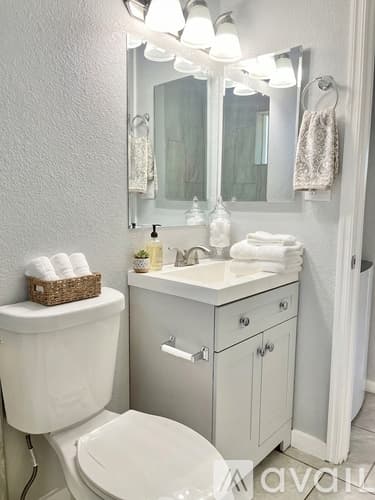 Phoenix Apartment: 3208 N 37th St