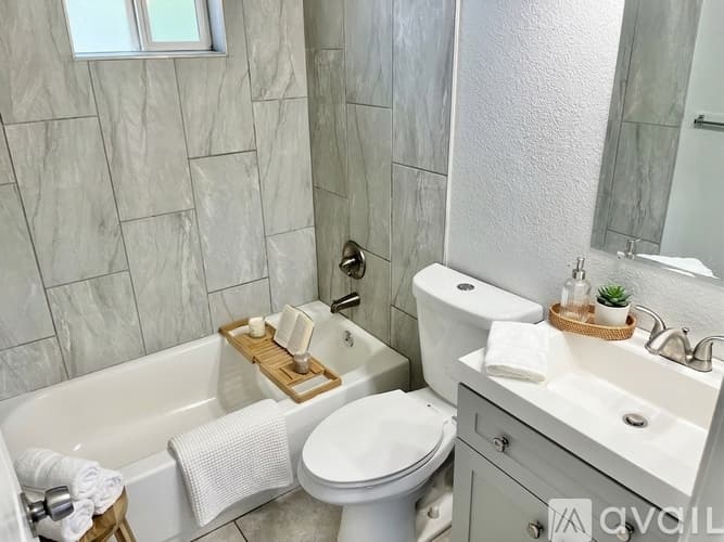 Phoenix Apartment: 3208 N 37th St