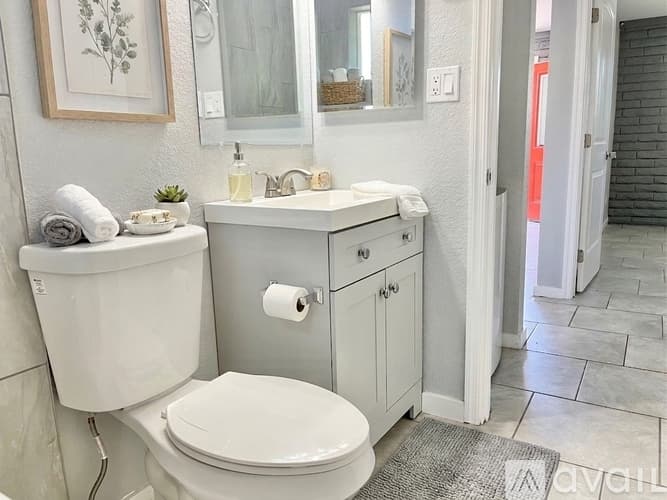 Phoenix Apartment: 3208 N 37th St