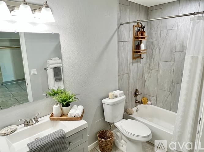 Phoenix Apartment: 3208 N 37th St