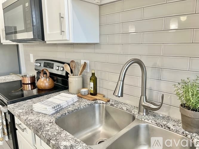Phoenix Apartment: 3208 N 37th St