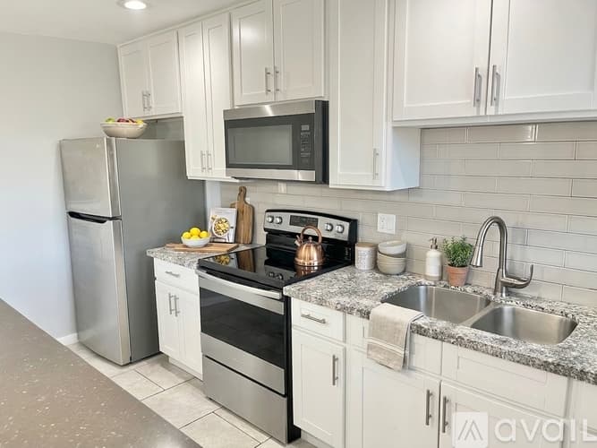 Phoenix Apartment: 3208 N 37th St