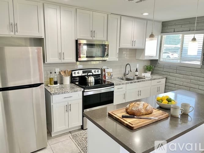 Phoenix Apartment: 3208 N 37th St