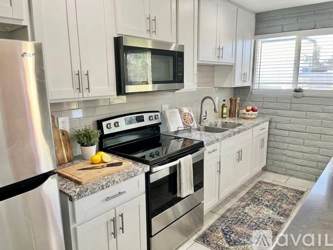 Phoenix Apartment: 3208 N 37th St