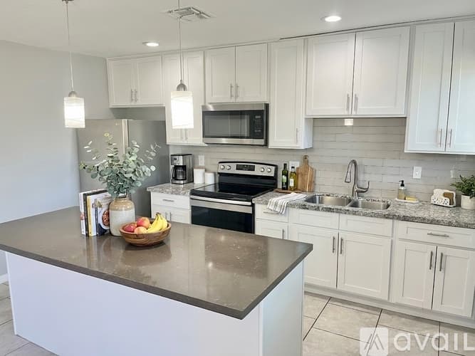 Phoenix Apartment: 3208 N 37th St