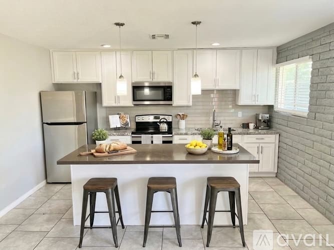 Phoenix Apartment: 3208 N 37th St