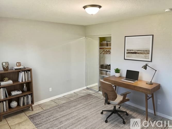 Phoenix Apartment: 3208 N 37th St