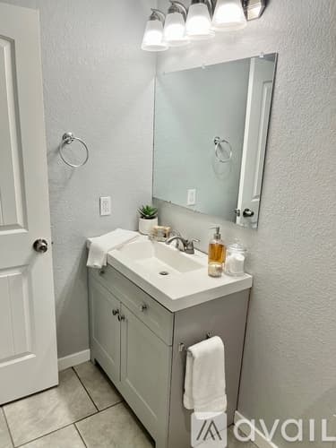 Phoenix Apartment: 3208 N 37th St
