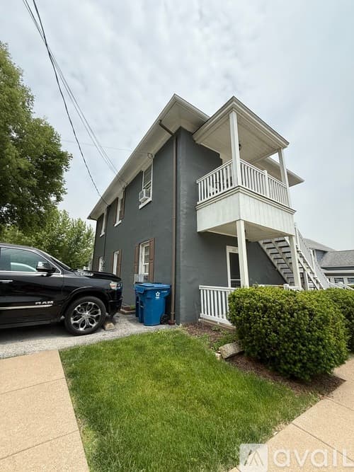 Le Claire Apartment: 111 Ewing Street