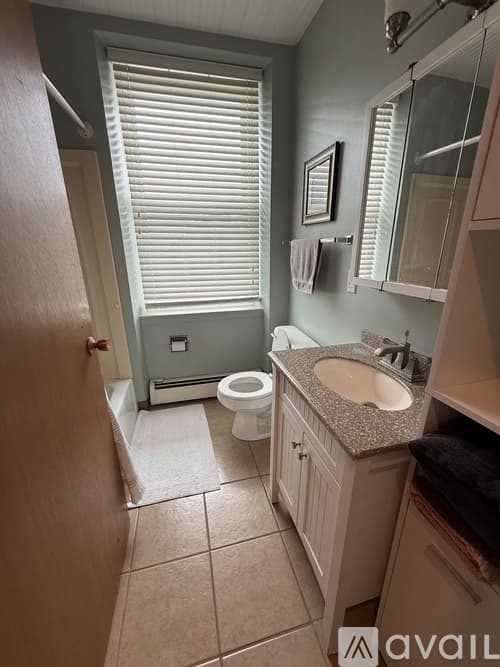 Le Claire Apartment: 111 Ewing Street